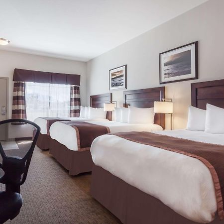 Ramada By Wyndham Creston Hotel Exterior photo