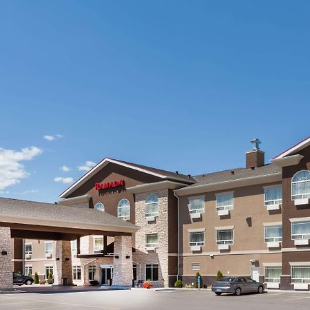 Ramada By Wyndham Creston Hotel Exterior photo