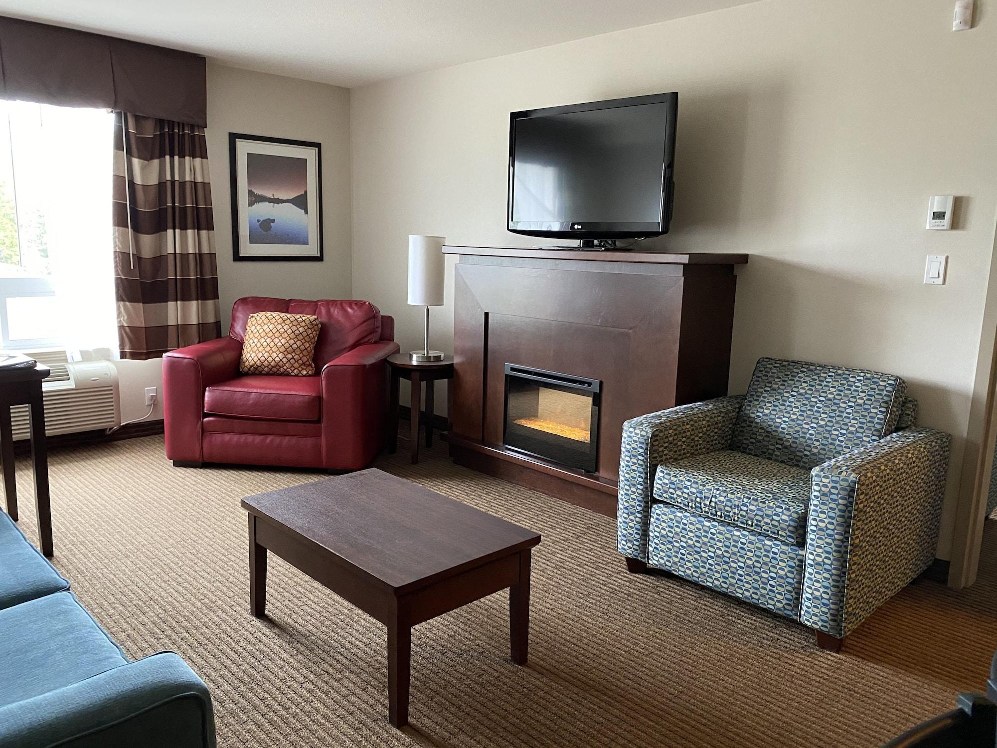 Ramada By Wyndham Creston Hotel Exterior photo