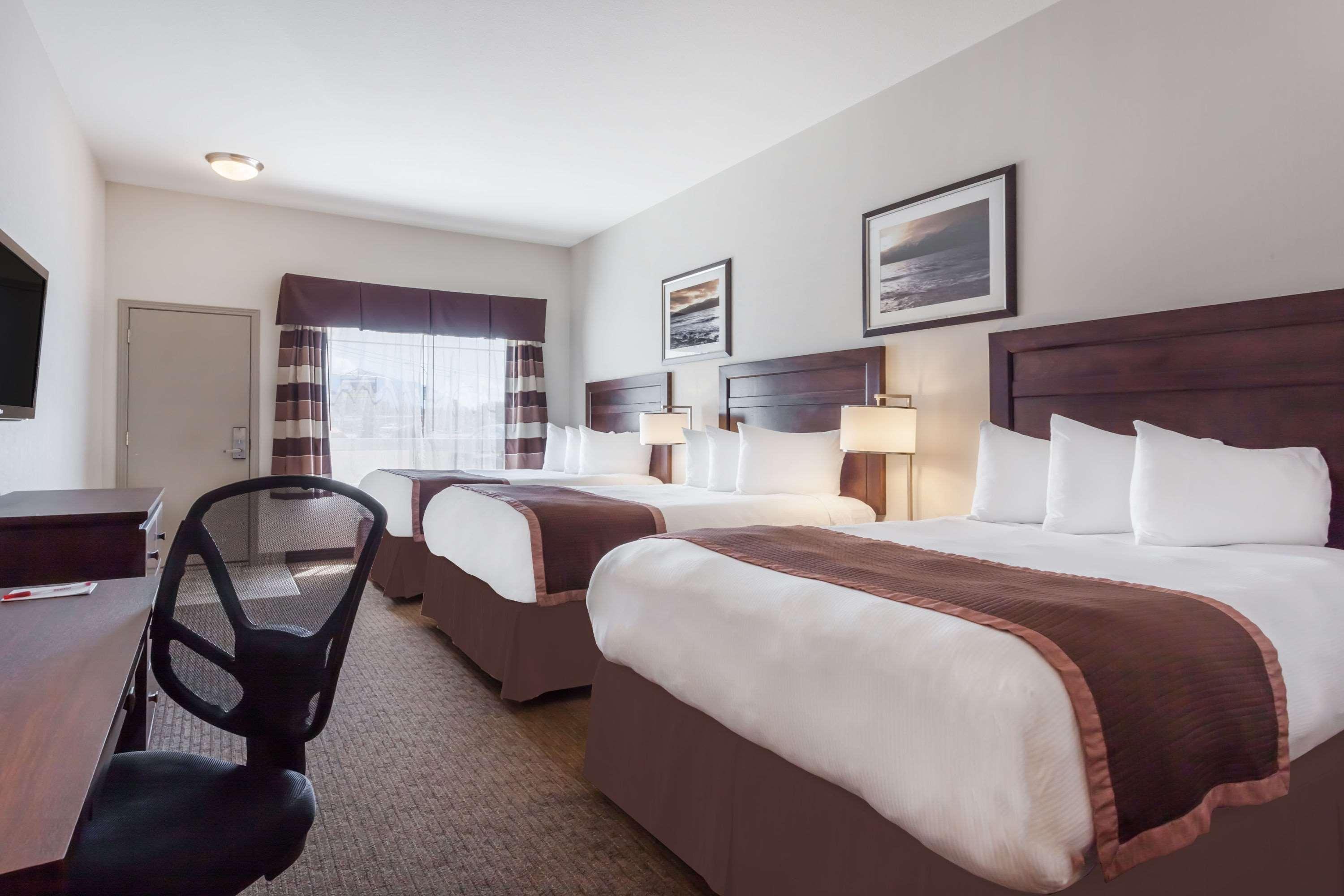 Ramada By Wyndham Creston Hotel Exterior photo