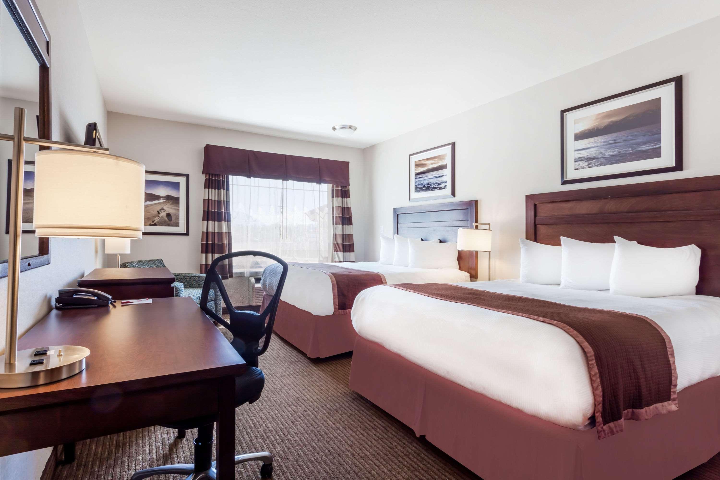 Ramada By Wyndham Creston Hotel Exterior photo